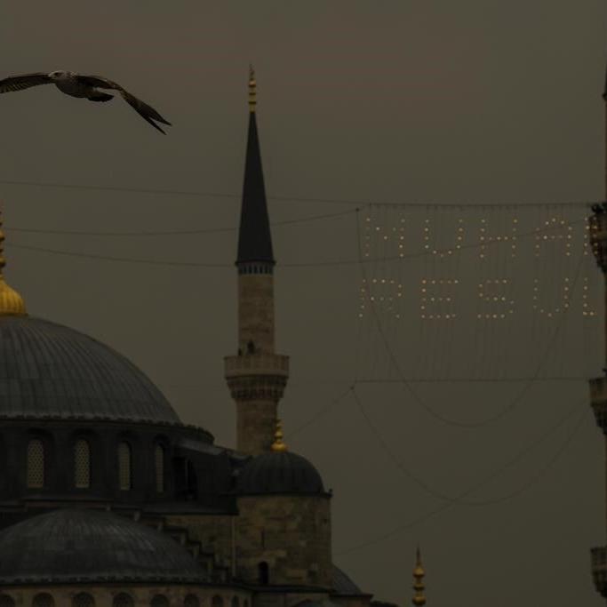 A Turkish artisan has kept the Istanbul skyline lit during Ramadan for decades. He may be the last